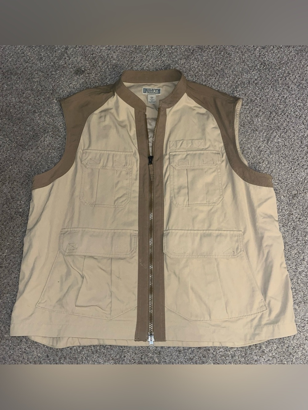 Duluth Trading Co Vest Mens 2XL Tan Cargo Pockets Fishing Hiking Safari Outdoor